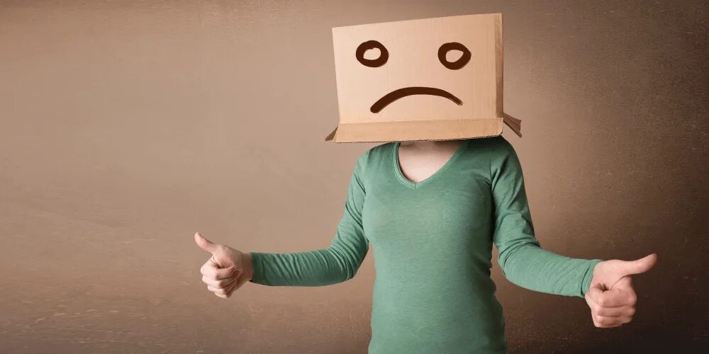 Девушка и знак вопроса. Holding head. У девушки мигрень красивая картинка на белом фоне. Head hers. Женщина держится за голову.