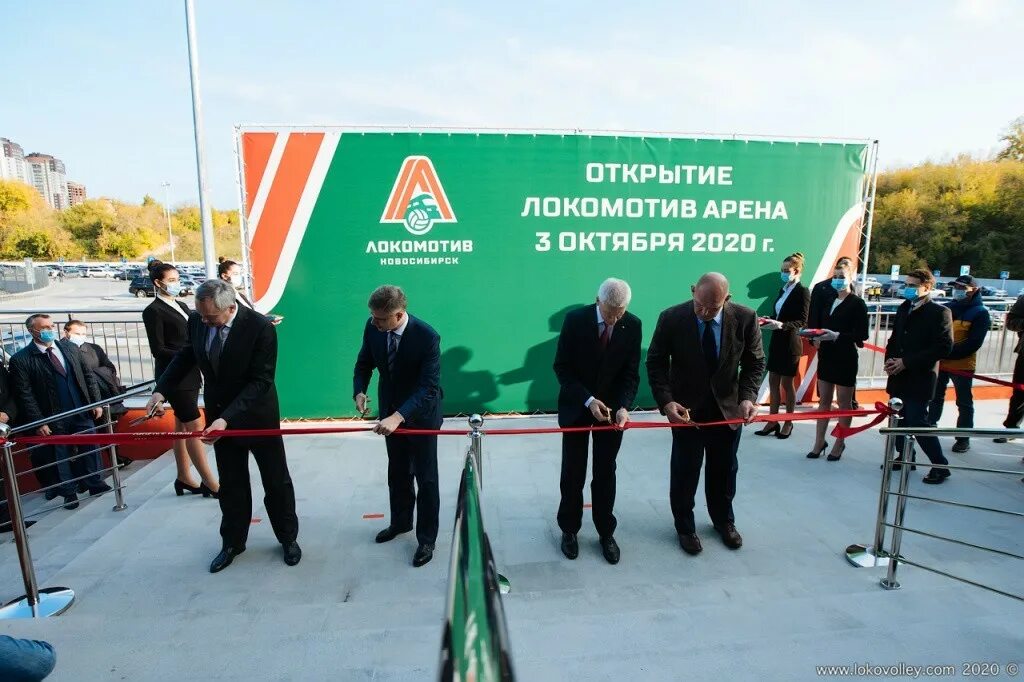 Новосибирск ипподромская улица 18 локомотив-арена. Ипподромская 18 новосибирск локомотив арена. Ул ипподромская 18 новосибирск. Ул ипподромская 18 новосибирск. Локомотив арена сцена.