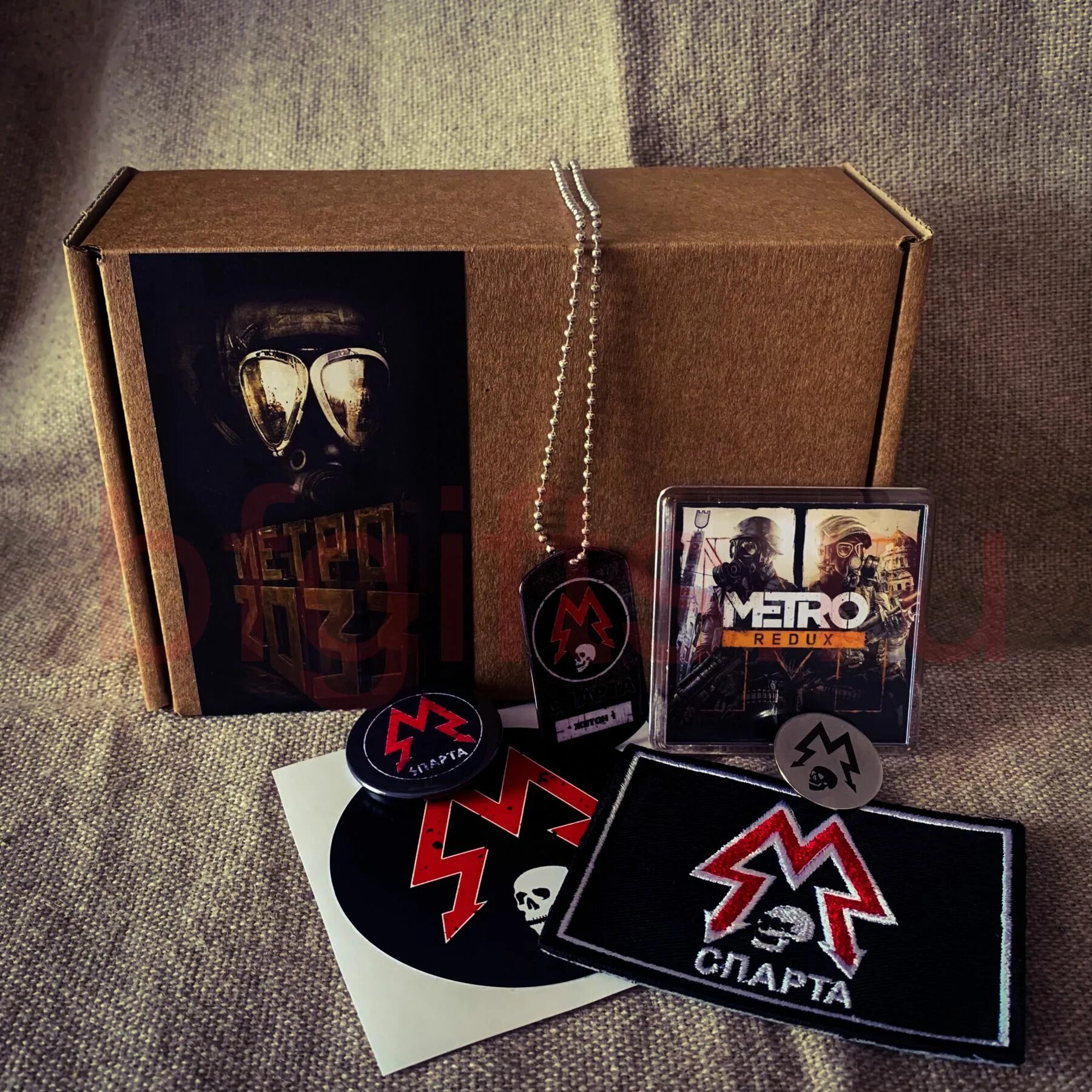 Подарочный набор шампанское и конфеты. Набор подарочный сириус метро. Продуктовый подарок мужчине. Продуктовый подарочный набор метро. Набор подарочный сириус метро.