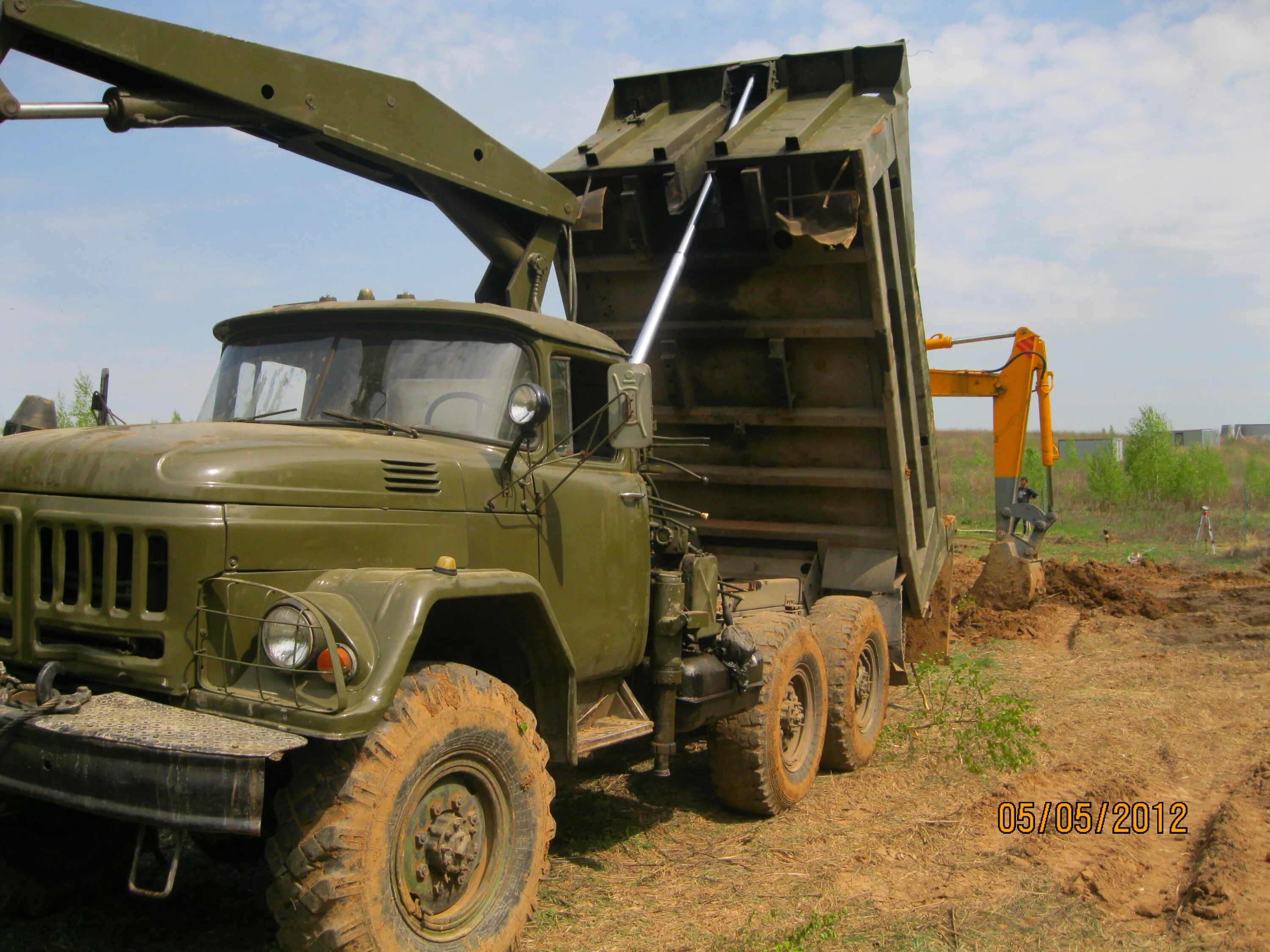 Купит бу зил 131 дизель. ЗИЛ 131 самосвал военный. ЗИЛ 131 сельхозник. ЗИЛ 131 самосвал дизель. ЗИЛ 131 военный лесовоз.