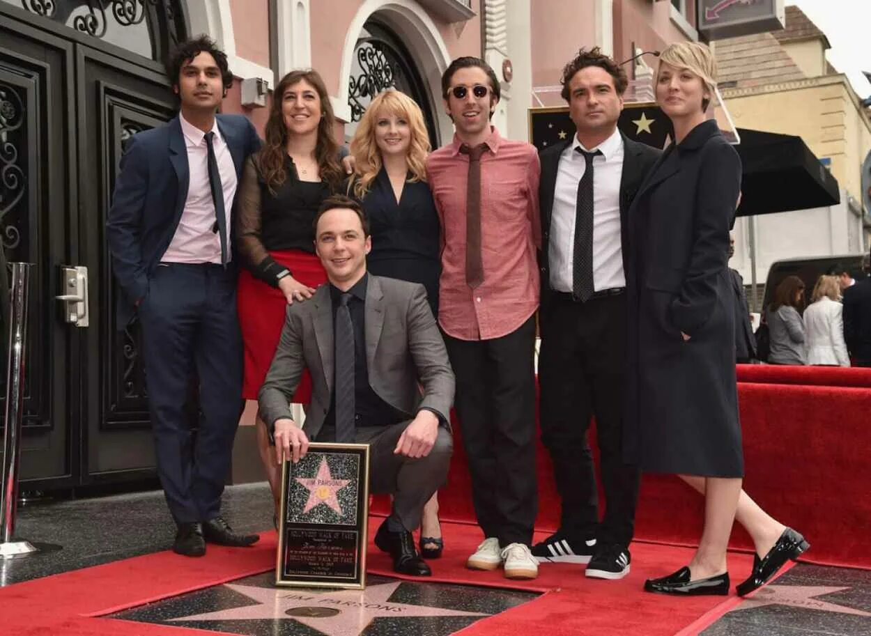 Как снимали теорию большого взрыва. Стюарт тбв. Пенни хофстедтер. Big bang theory теория большого взрыва. Теория большого взрыва шелдон и эми.