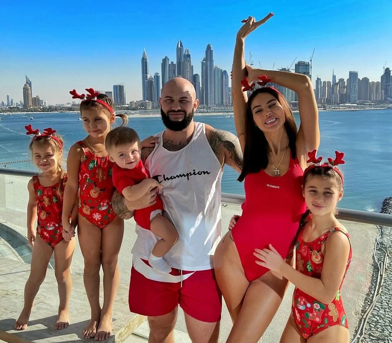 Семья джигана. Джиган с семьей 2021. Дети джигана и оксаны самойловой. Семья самойловых. Семья самойловых.