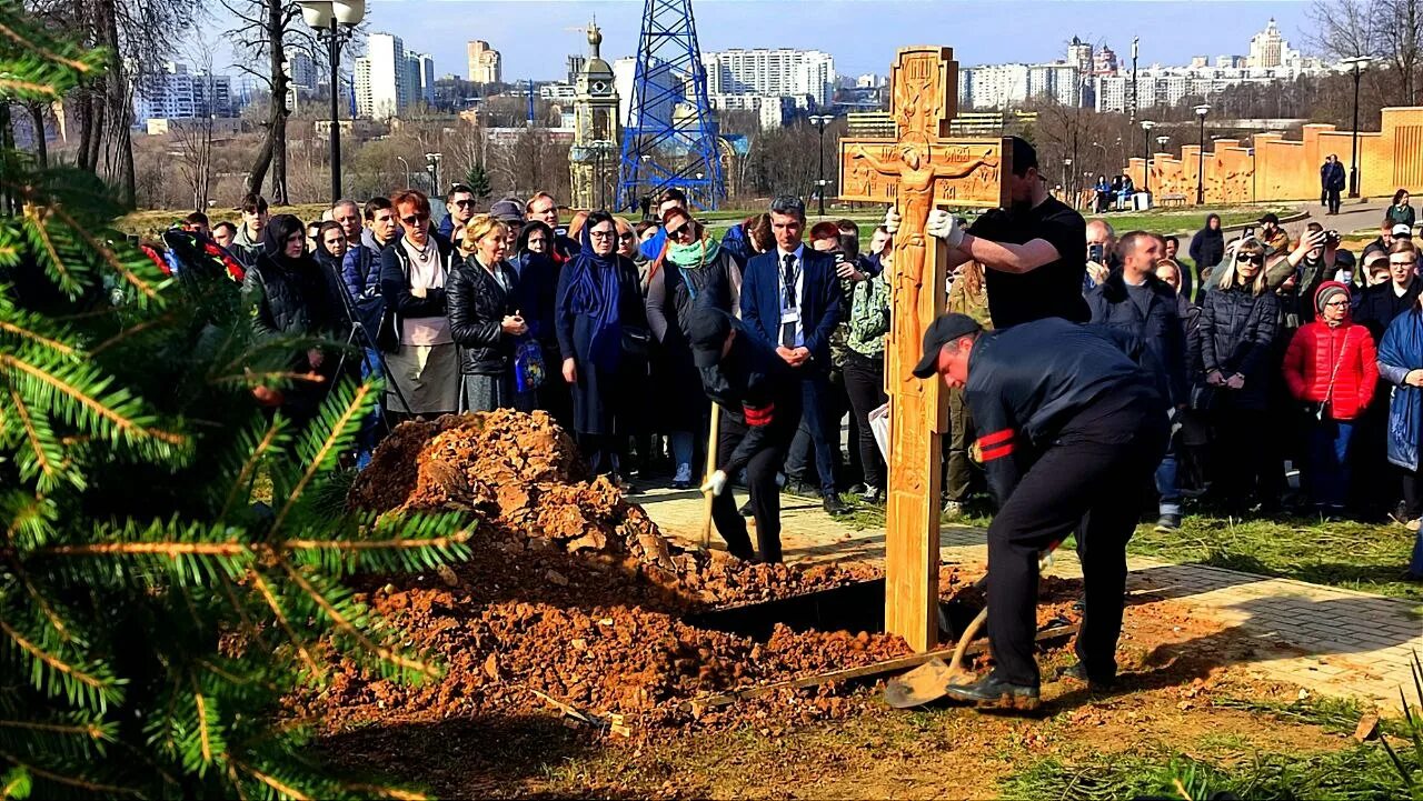 Украинские кладбища. Фото могилы. Похороны погибших в теракте в москве