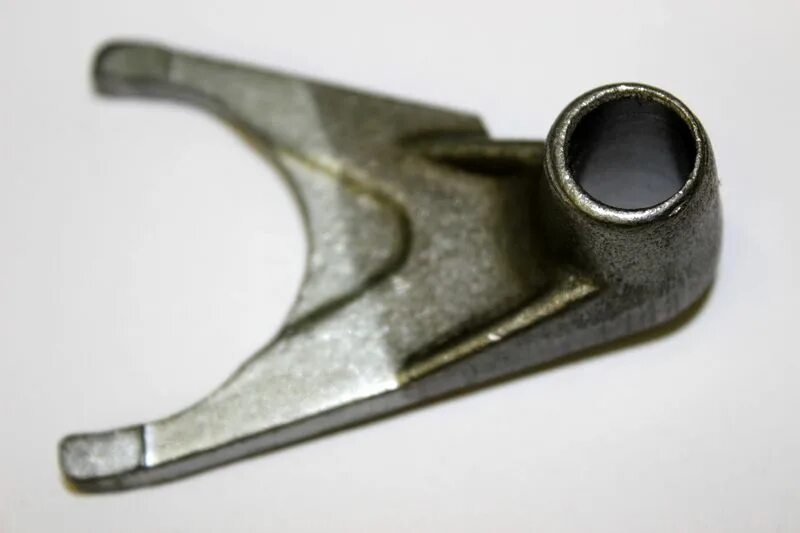 Вилка переключения передач cr1000. Вилки переключения передач минск 125. Вилка переключения. Вилка 1-2 передачи ваз 2110-12. Ford cargo 2020 вилка переключения.