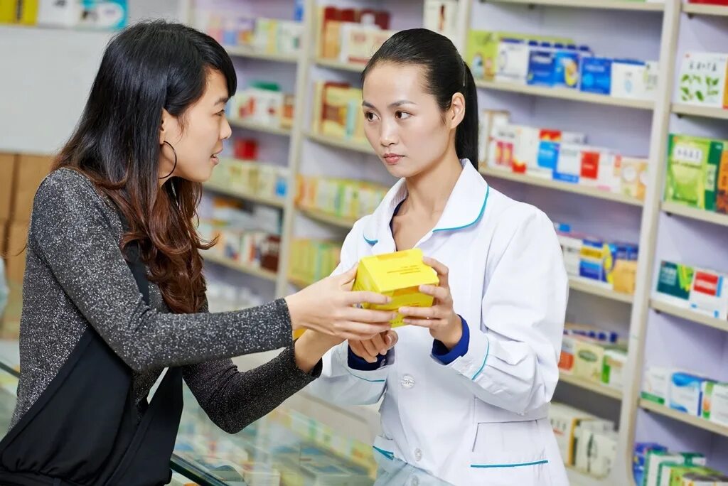Японские фармацевты. Фармацевтика Китая. Китай лекарства. Аптека в Китае.
