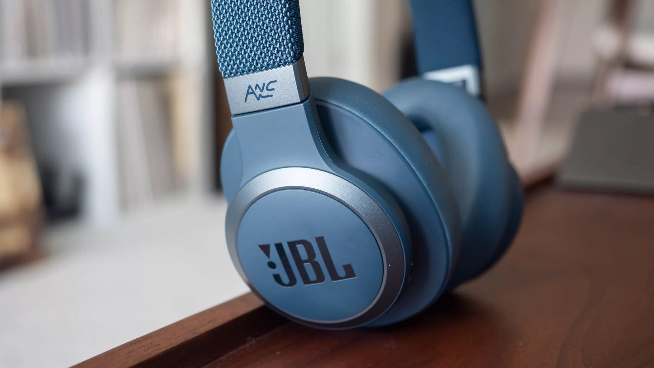 Наушников jbl bass. JBL e650btnc. JBL Live 650btnc. Наушники беспроводные JBL 650bt. JBL JBL Live 650btnc.