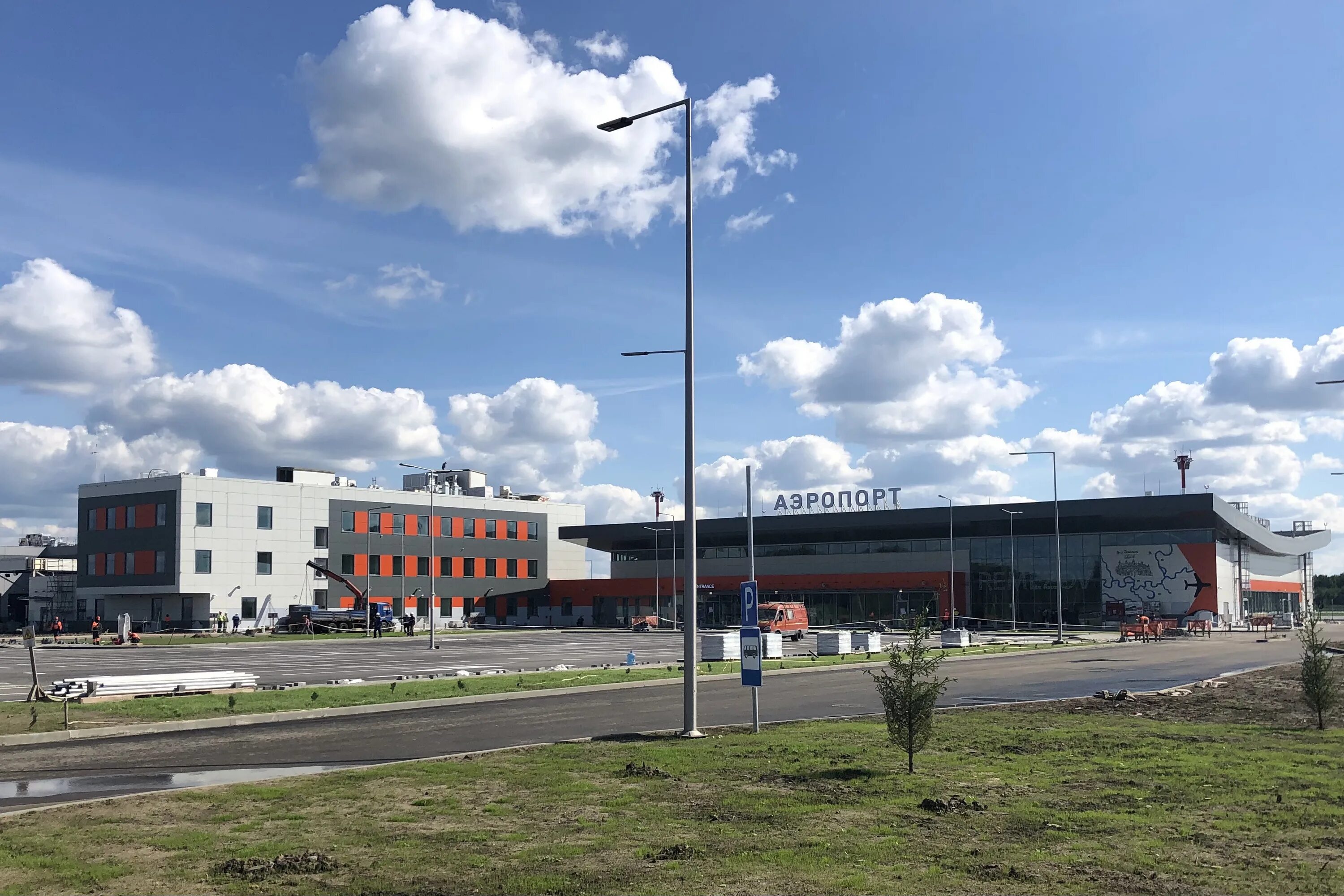 Певек апапельгино. Новый аэропорт тобольск. Аэропорт ремизов тобольск. Тобольский аэропорт самолеты. Аэропорт ремизов.