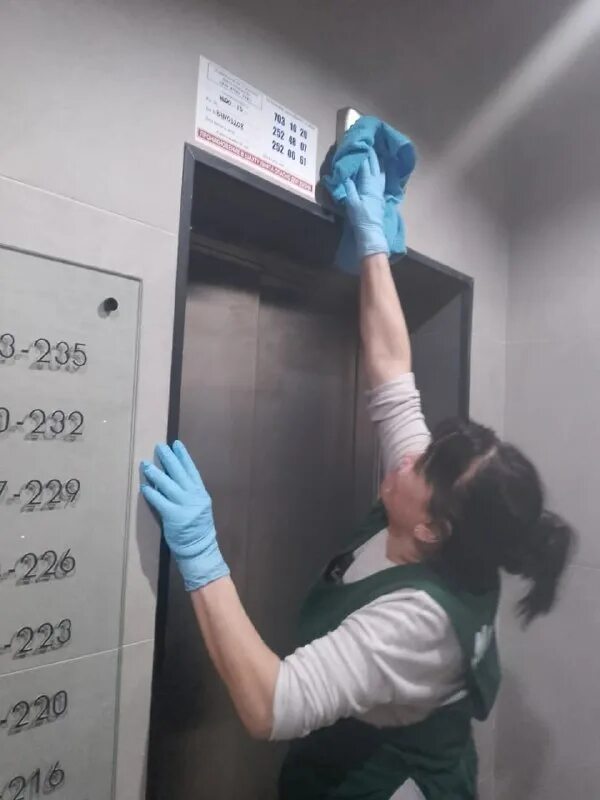 Клининг мурино. Уборка в коридоре. Уборка парадных в жилых комплексах. Мойка подъездов. Техничка для подъезда.