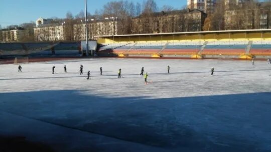 Стадион Сыктывкар каток. Центральный каток Сыктывкар. Республиканский стадион Сыктывкар каток. Сыктывкар стадион хоккей с мячом. Центральный стадион сыктывкар