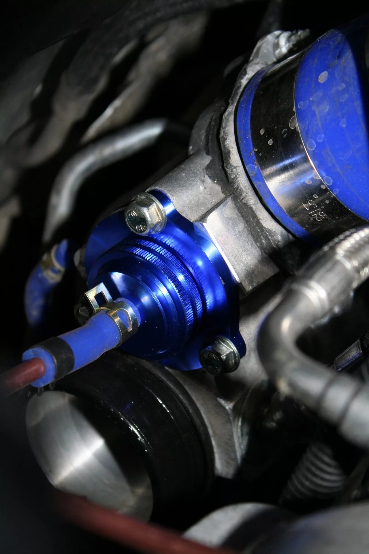 Клапан байпас Opel  1.4 турбо. Байпасный клапан на Opel Astra j 1.6 Turbo. Байпасный клапан Опель 1.6 турбо.