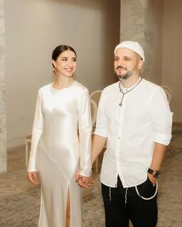 Жена дмитрия поза