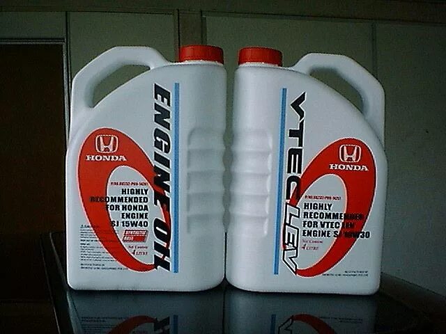 Honda engine Oil. Хонда 5w40. Масло w 40 Honda. Моторное масло Honda vteclev. Хонда ест масло