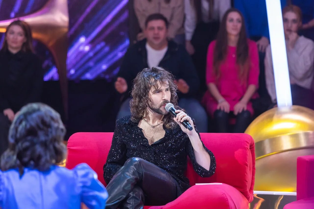 Треки из шоу звезды. Alon певец. звезды на тнт жюри. звёзды шоу бизнеса в россии. русские знаменитости.