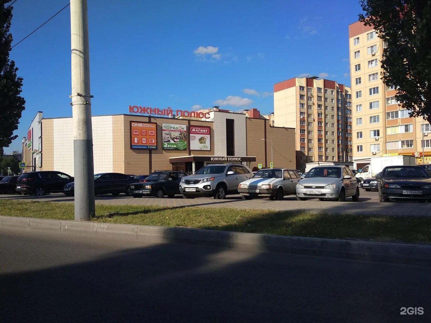 Магазин полюс воронеж. Южный трц воронеж. Магазины в южном полюсе воронеж. Магазин полюс воронеж. Тк южный полюс воронеж.
