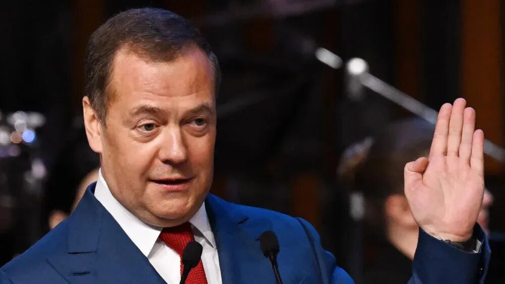 Сколько лет дмитрию медведеву в 2025. Медведев дмитрий анатольевич 2025. медведева 2025. медведев 2025. дмитрий медведев артист.