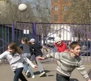 Играть в вышибало