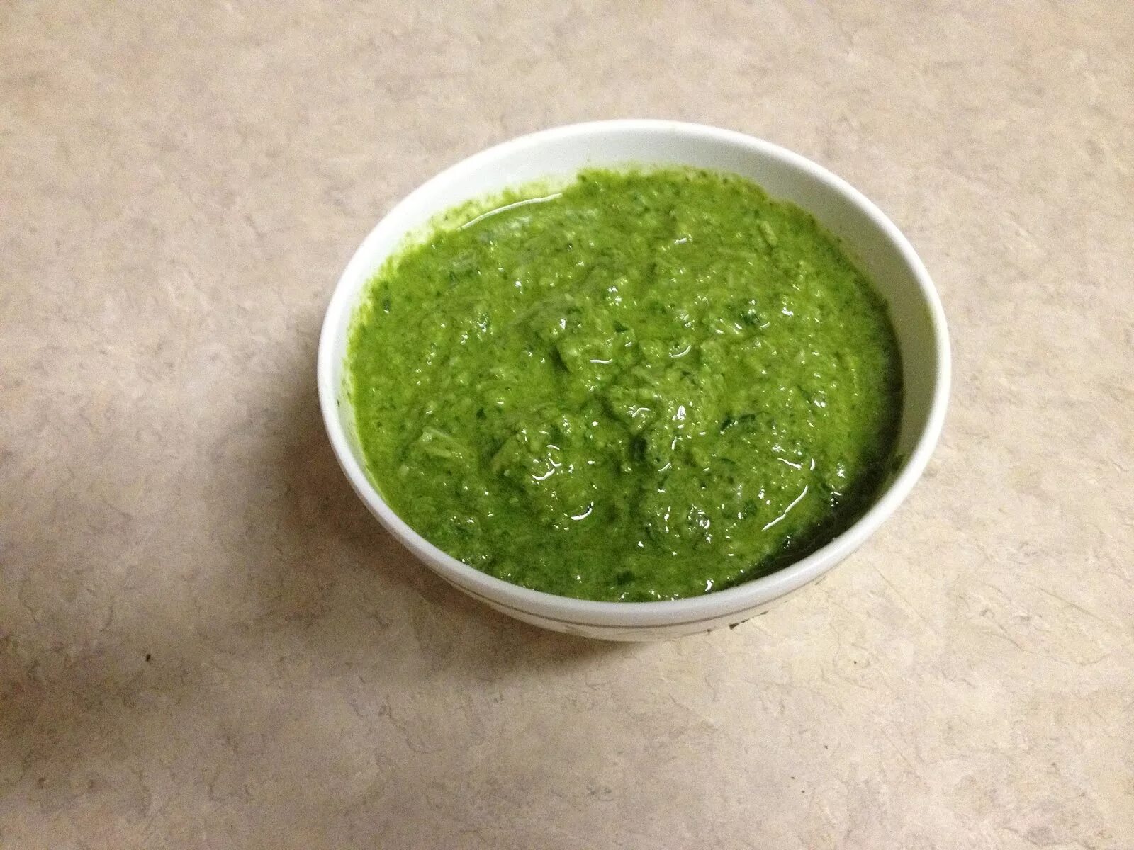 Соус песто фото. Песто соус с петрушкой. Соус песто ингредиенты. Песто тест. Соус песто томатный.