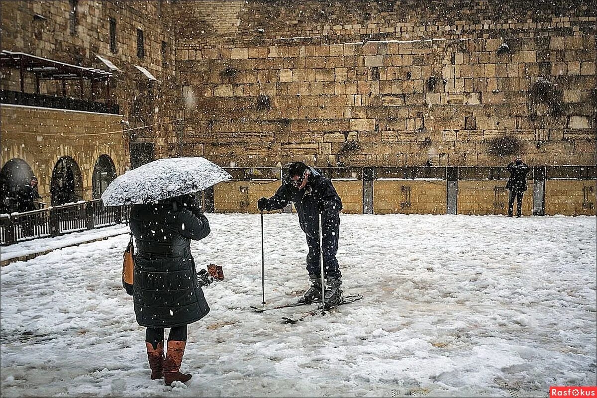 Снег в иерусалиме. Храмовая гора израиль. Лица иерусалима. Снежный иерусалим. Иерусалим израиль климат.