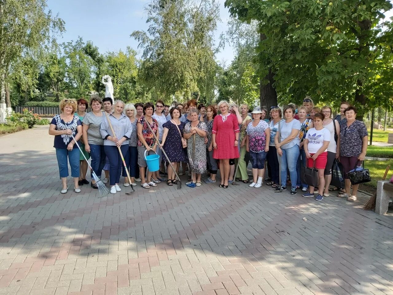 Новости г новошахтинск ростовская область. Парк города новошахтинска. городской парк новошахтинска. парк в новошахтинске ростовской области. парк детства новошахтинск.