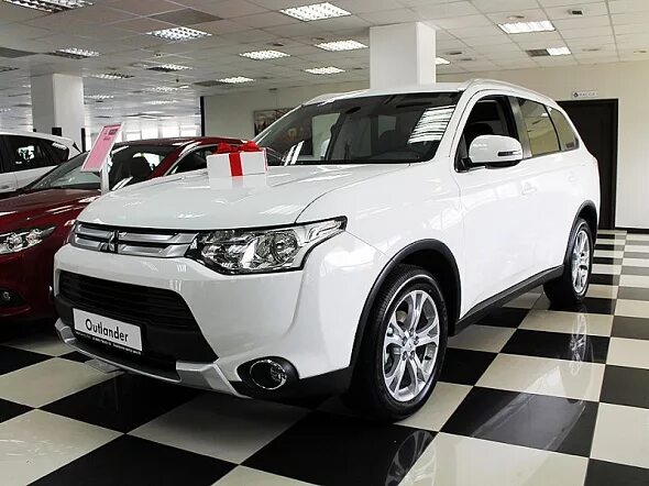 Мицубиси аутлендер дилер. Мицубиси Аутлендер 2014г. Mitsubishi Outlander 2014 2.0. Митсубиси Аутлендер 14 года. Мицубиси аутлендор2014 г кузовом.