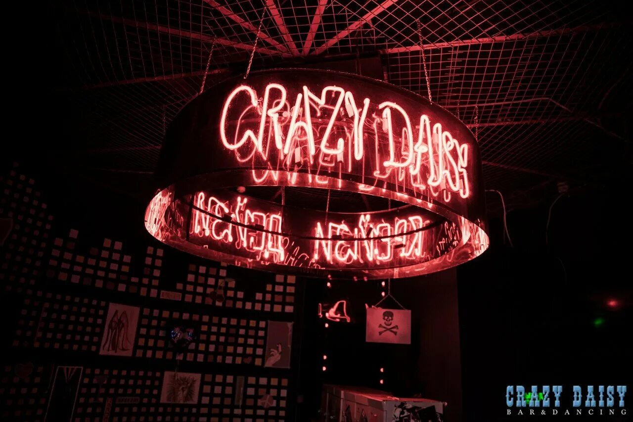 Crazy daisy bar москва. Дейзи бар. Crazy Bar Москва. Crazy Дейзи Москва.