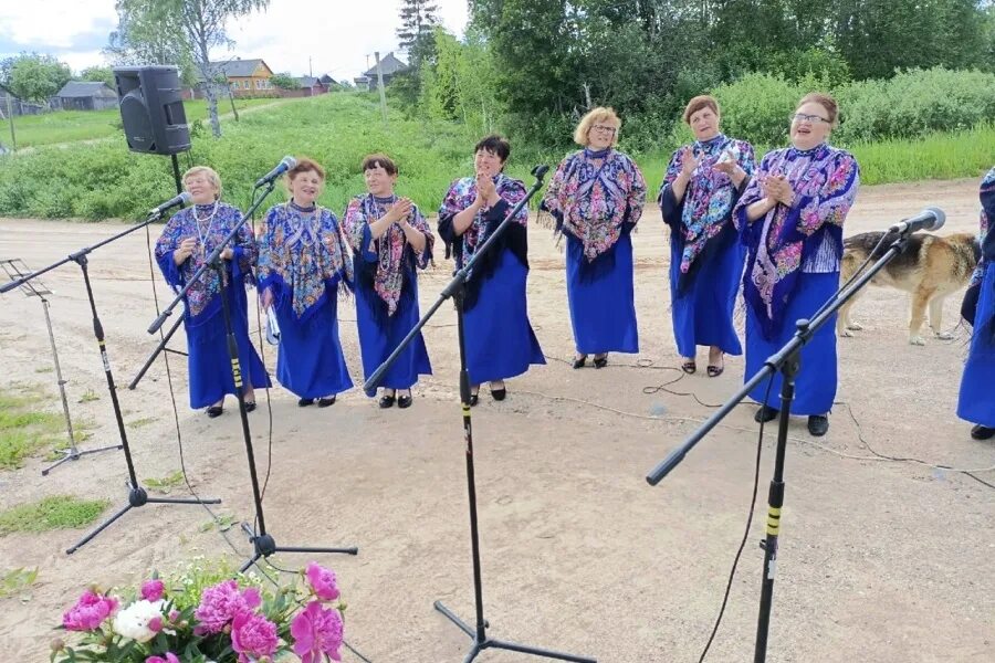 Деревня прихабы Куньинского района. Деревня прихабы Куньинский район Псковская область. Концерт в деревне. Колхозный концерт деревня. Сайт куньинской газеты пламя