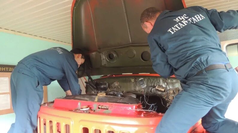 Техническое обслуживание пожарных автомобилей. Пожарная охрана Республики Татарстан. Ремонт пожарных автомобилей. Реставрация пожарной машины.