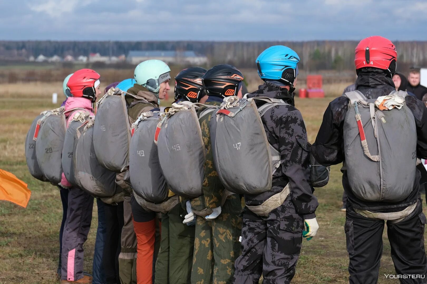 Досааф волосово аэроклуб. Досааф прыжки. Прыжки с парашютом йошкар-ола. Аэродром ватулино. Досааф прыжки.