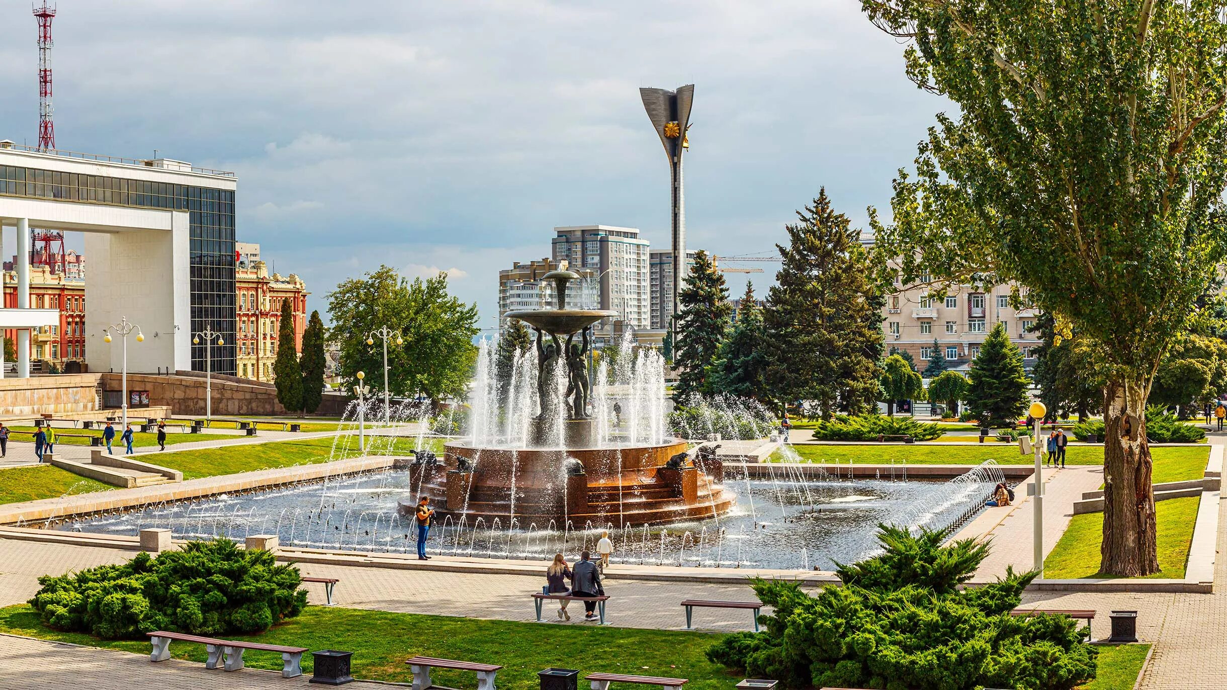 Площадь г Ростова-на-Дону. Ростов на Дону площадь города. Театральная площадь Ростов на Дону. Главная достопримечательность Ростова на Дону. Ростов на дону общение