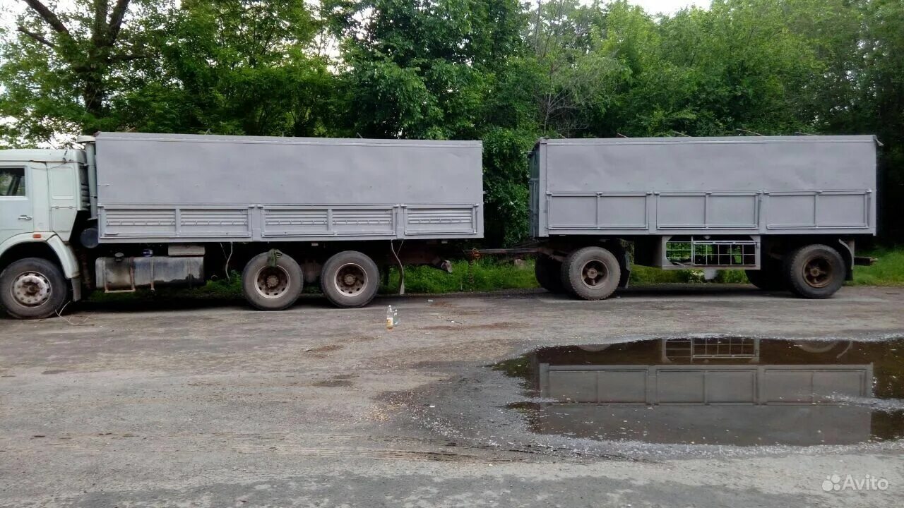Камаз 5320 бортовой зерновоз. Камаз 53215 65115 зерновоз. Камаз зерновоз стоит. Камаз 65117 2011. Камаз зерновоз стоит.
