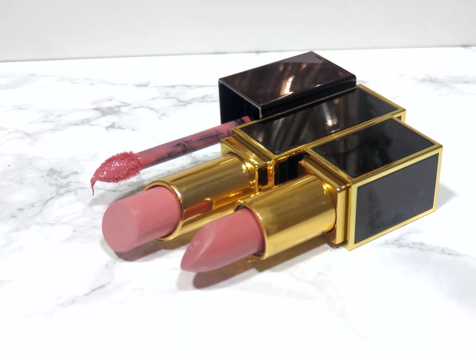 Tom ford gold. Tom ford 02. Tom ford lip color 303 swatch. Том форд сильвер. Tom ford 02.