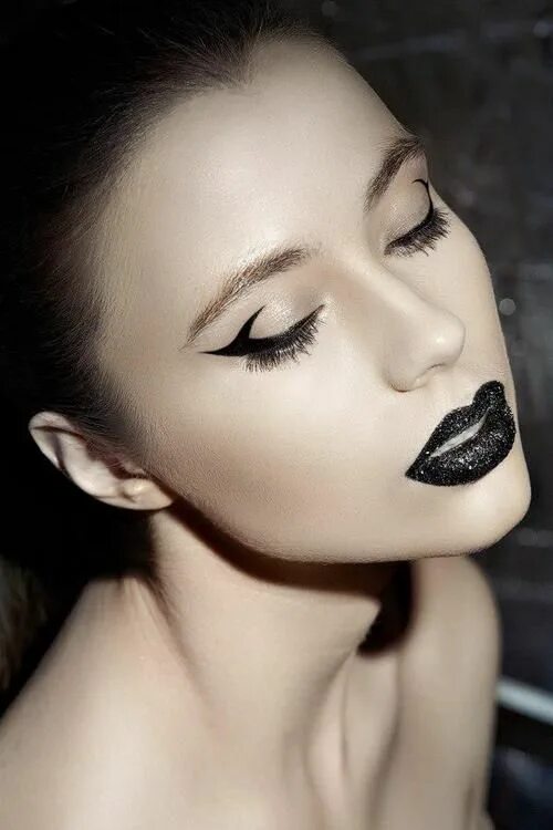 Макияж с черными губами Pin oleh Patzolay ☮ di Beauty