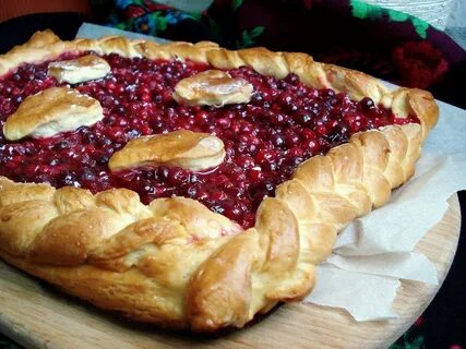 Выпечка из теста с ягодами