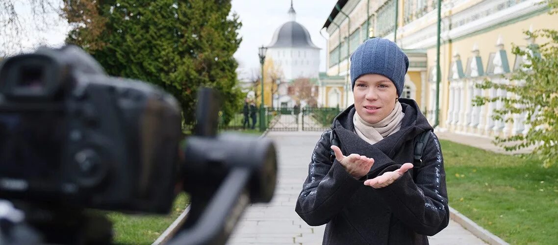 Москва духовны. Блогеры слабослышащие. Глухих 2022г. Картинка православный центр глухих десница.