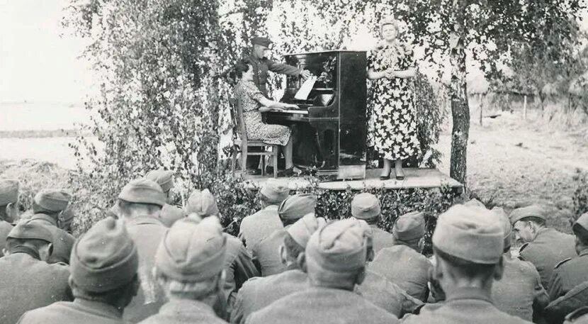 Концерты во время великой отечественной. Фронтовые выступления. Русланова 1945. Фронтовые концертные бригады шульженко. Русланова 1945.