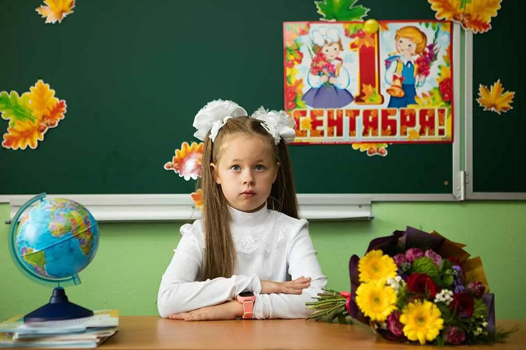 1 сентября 2025 рабочий. Украшения для первоклашек. украшение доски на 1 сентября. украсить доску к 1 сентября. украшение классной доски к 1 сентября.