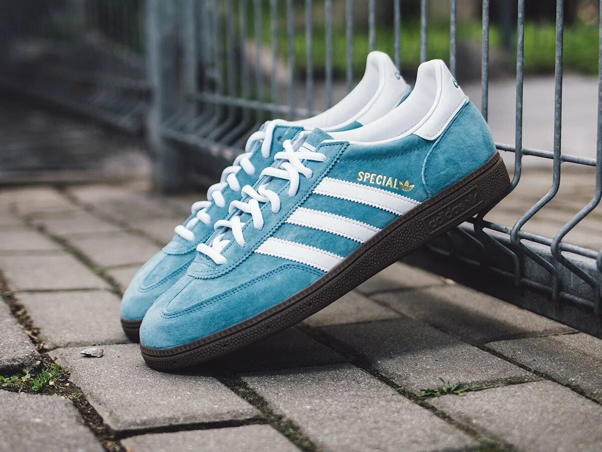 Кроссовки адидас спешиал. Adidas Handball Spezial 033620. Кроссовки адидас специал. Кроссовки adidas Spezial. Адидас Spezial голубые.