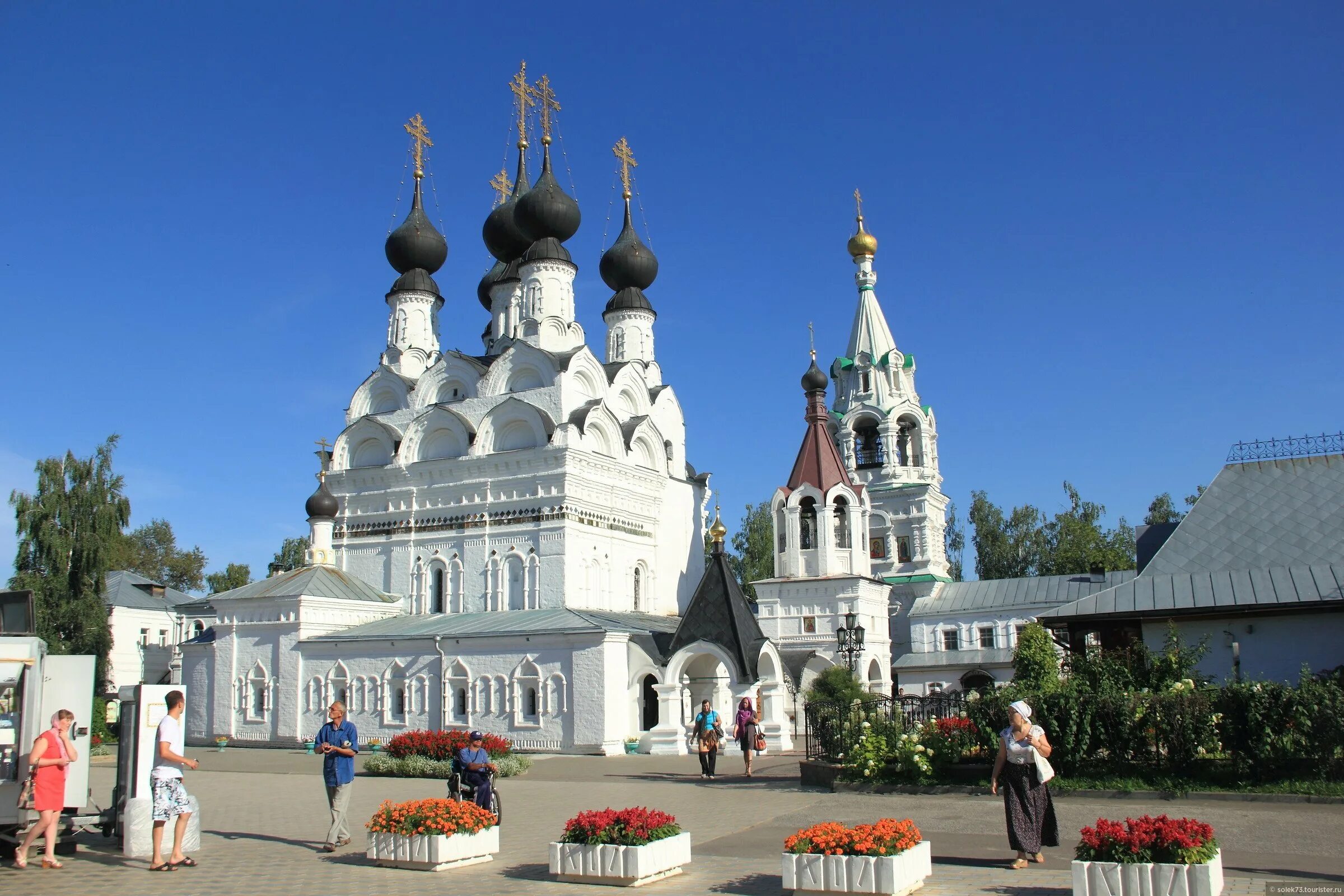 Муромский монастырь петра. Свято-Троицкий монастырь Муром. Троицкий женский монастырь Муром. Свято-Троицкий Новодевичий женский монастырь Муром. Храм Святой Троицы Свято-Троицкого монастыря в Муроме.