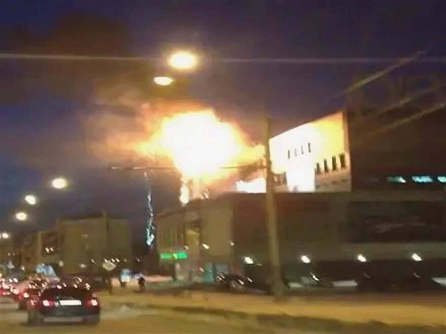 Пожар в буме. Пожар в тц парад барнаул. пожар parad барнаул. тц парад.