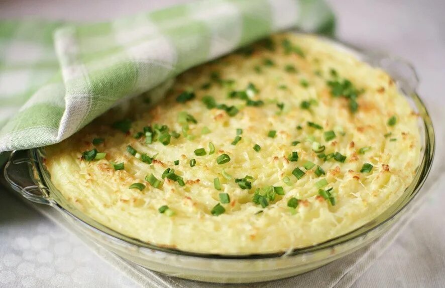 Картофельное пюре сыр яйцо. Картофельное пюре с сыром. пюре с сыром. картофельное пюре с пармезаном. толченый картофель с сыром.