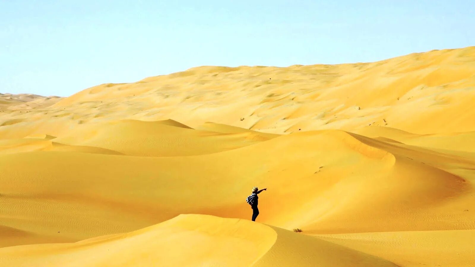 Желтое небо в пустыне. О желтой пустыне. Горы в желтом цвете. Дюна 7 в пустыне намиб. Пески пустыни гоби.