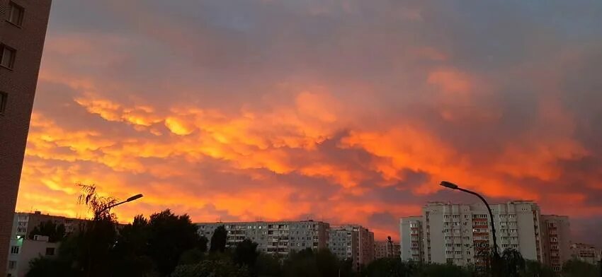 Закат в волгограде. Погода закат. Закат 19. Закат 12 августа 2022 спб фото. Необычный закат в калининграде фото.