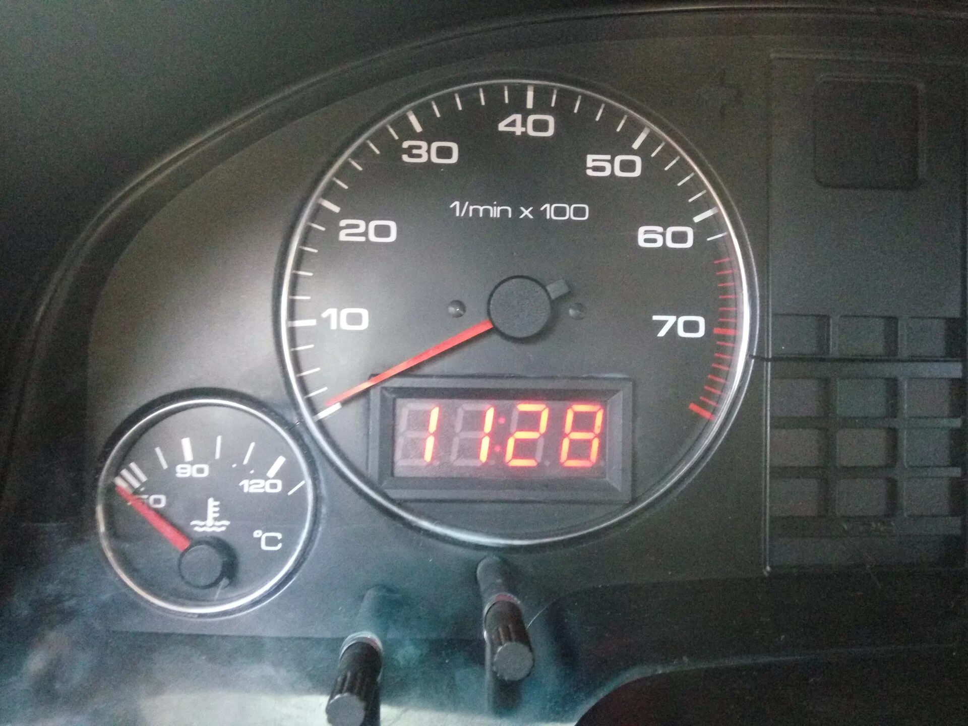Ошибки ауди 80 б4. Audi 80 приборная панель. вольтметр на ауди 80 б4. часы в панель приборов ауди 80. вольтметр в приборку ауди 80 б3.