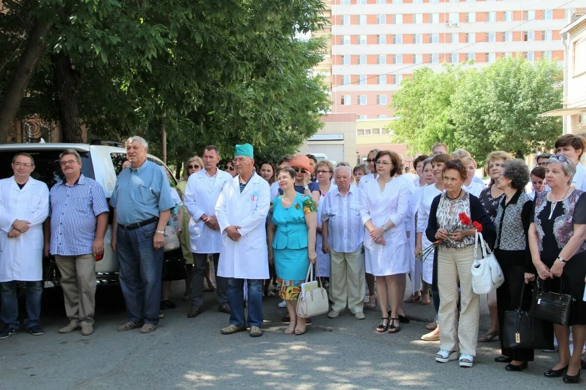 Александро-Мариинская больница Астрахань. Город Астрахань больница Александро Мариинская. Александро Мариинская больница врачи. Врачи г астрахань