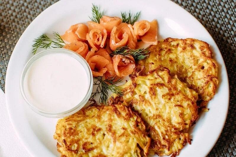 драники. драники деруны. драники по домашнему. драники картофельные. драники картофельные.