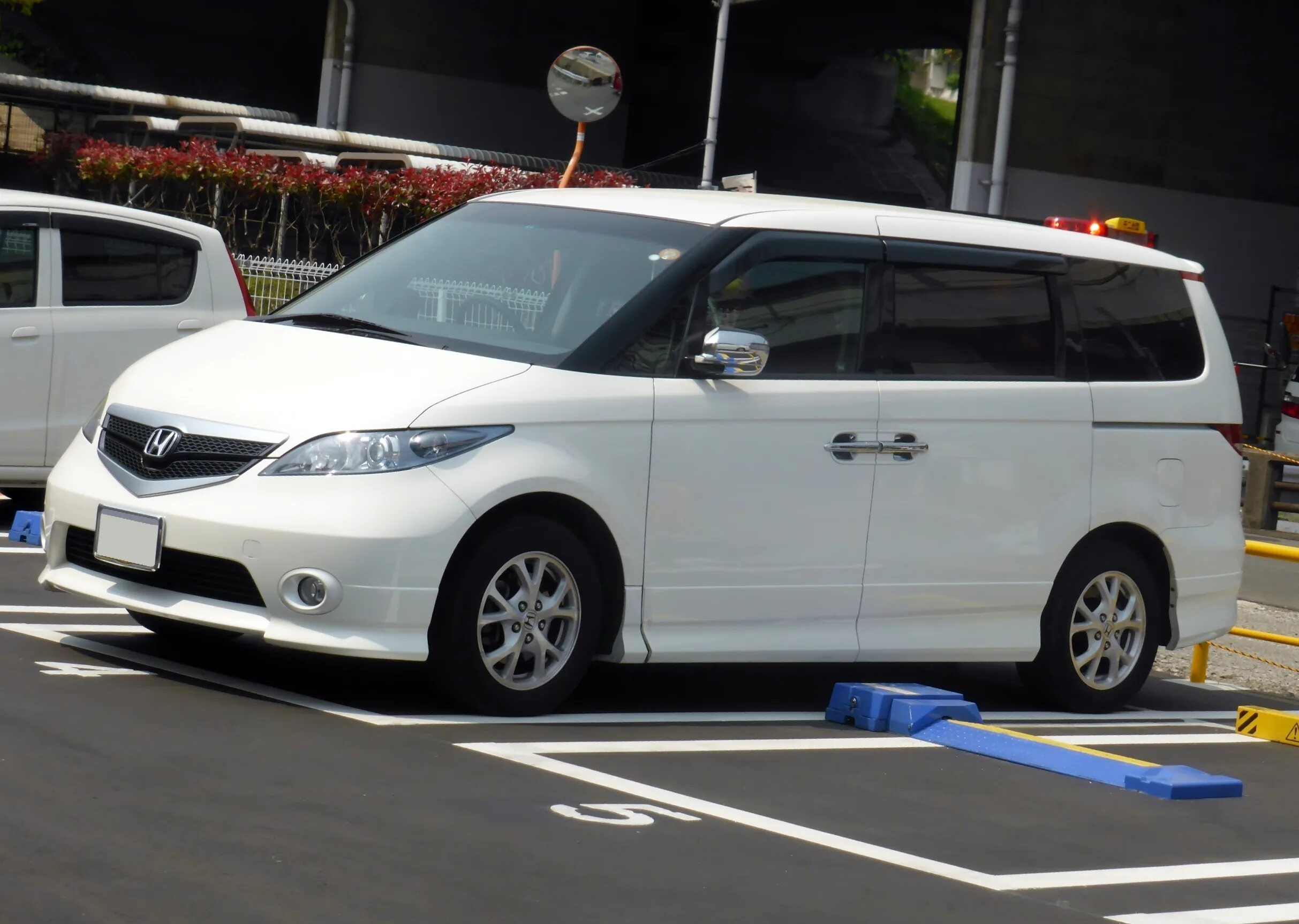 Абхазский авторынок. Абхазия авторынок японских авто тойота альфард. Авторынок абхазии 2023. Авто из абхазии. Авто из японии в абхазии.