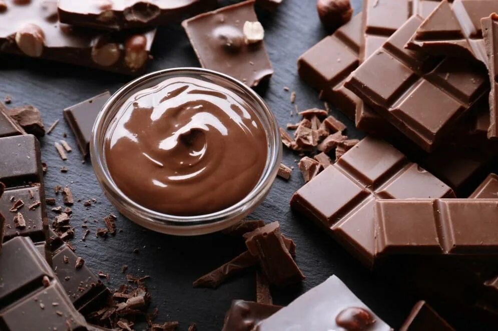 Растаявший шоколад. Шоколад. Швейцария шоколад. Аппетитный шоколад. Шоколад фото.