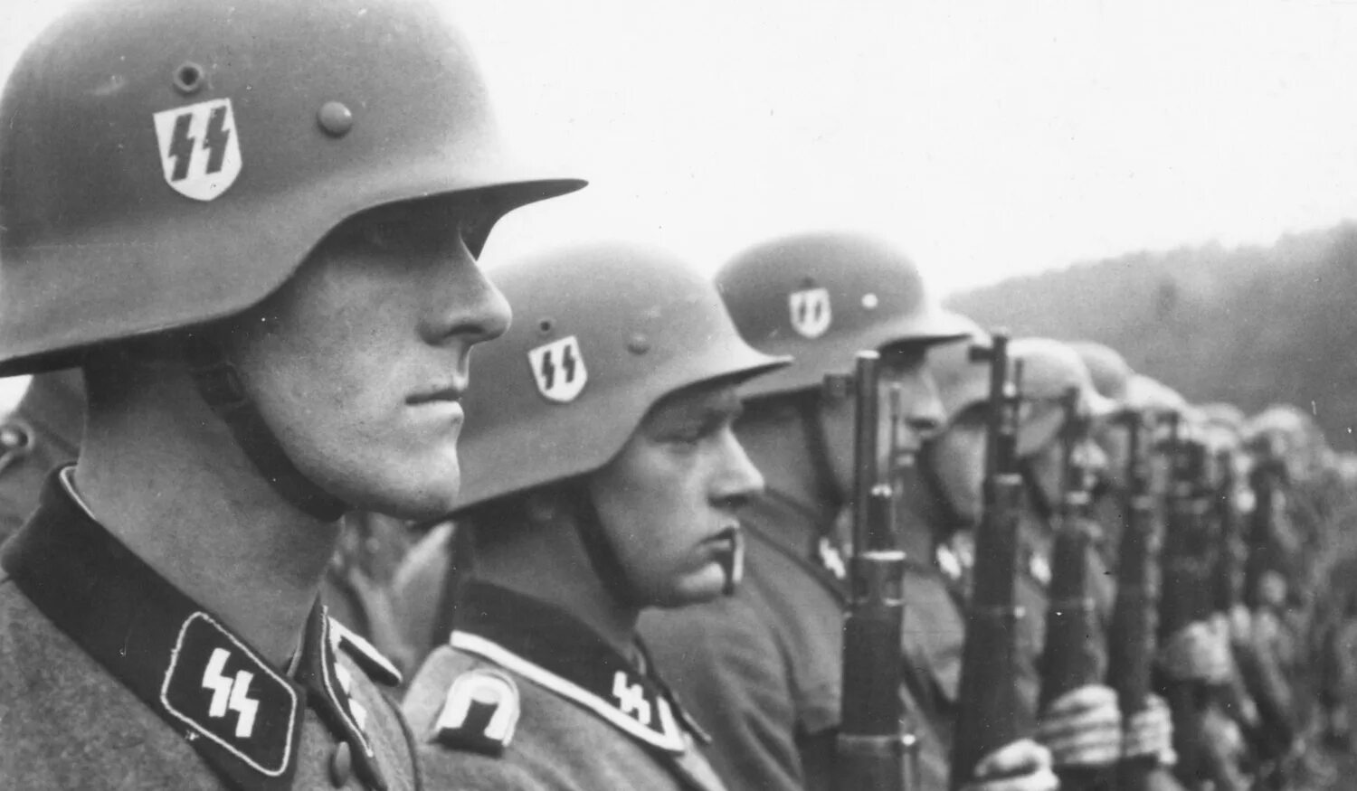 Почему великая германия. Солдаты Waffen SS. Waffen SS (войска СС).. Солдат СС 3 Рейх. Солдат СС Вермахт.