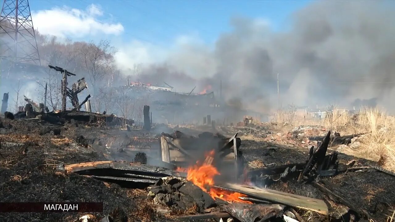 Возгорание травы. Сухая трава после пожара. Пожар сухой травы. Магадан Лесные пожары.