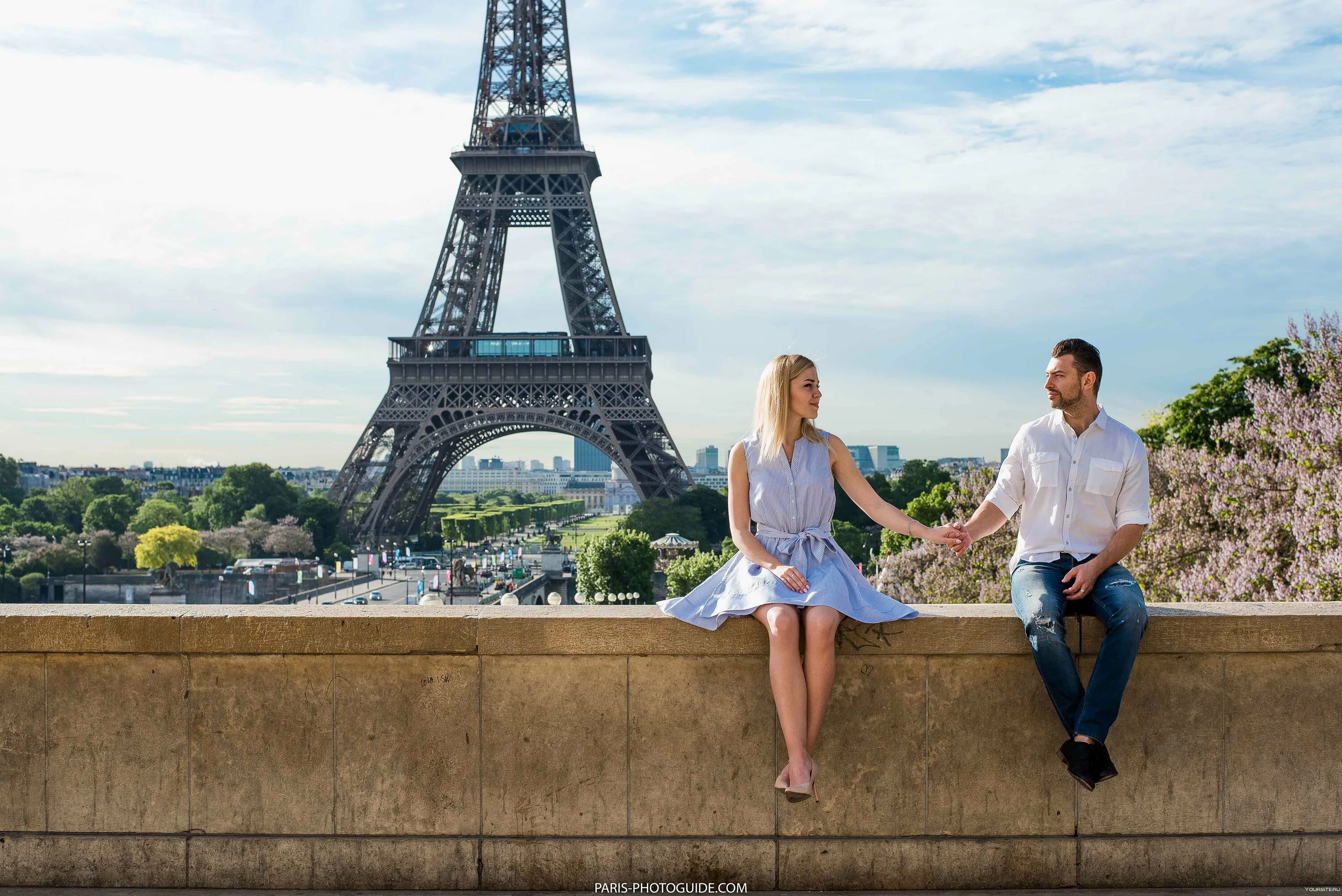 Эйфелева башня в Париже. Париж люди. Фотосессия на фоне Эйфелевой башни. Люди на фоне Парижа. Скучаю по парижу